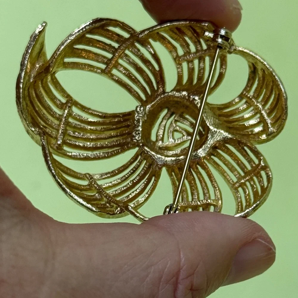 Elegant and Unique Vintage Gold-Tone Large Brooch